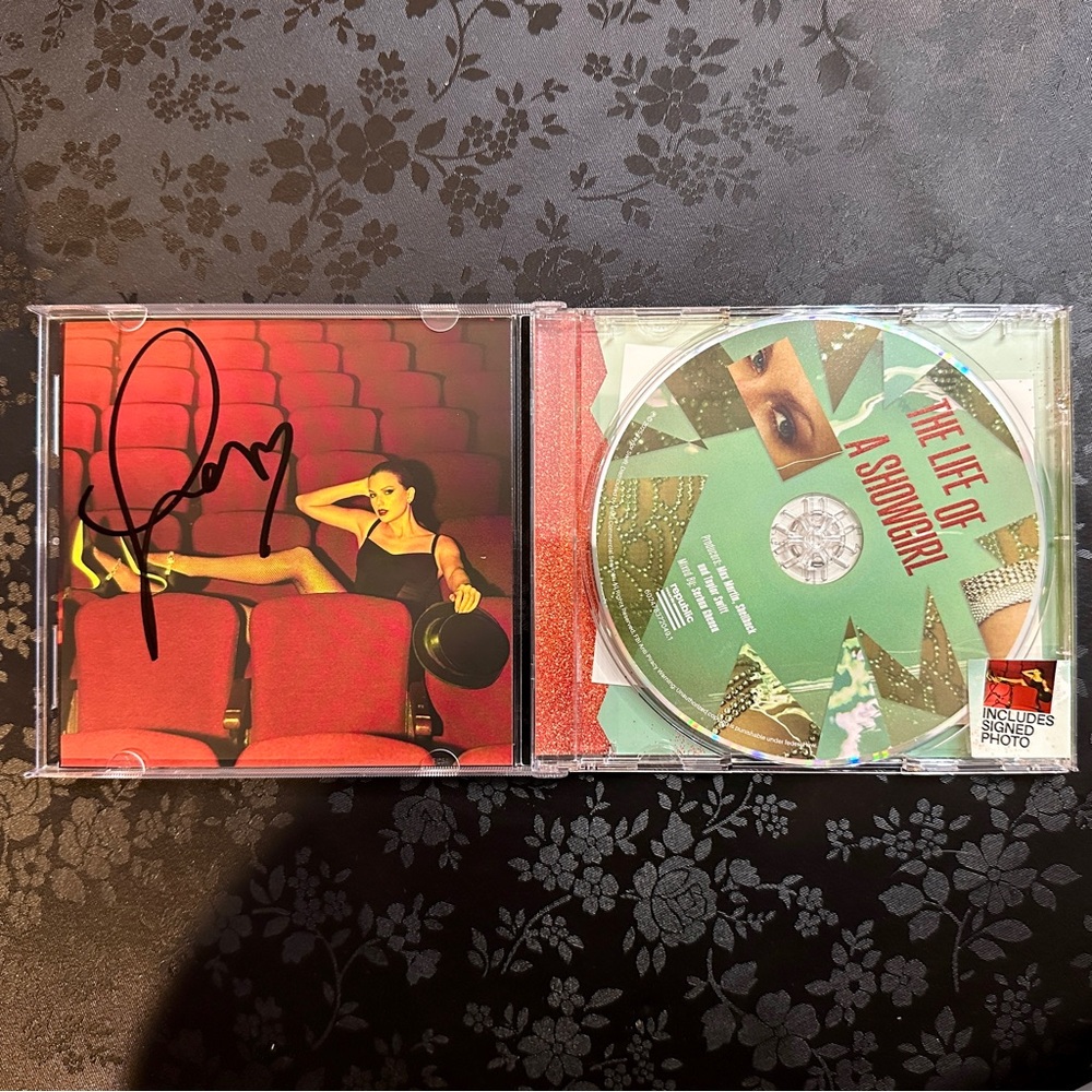 *NEW IN-HAND* Taylor Swift- The Life of a Showgirl Signed CD Insert #4 - Picture 2 of 6